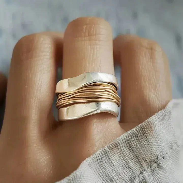 Silberring mit Goldfäden