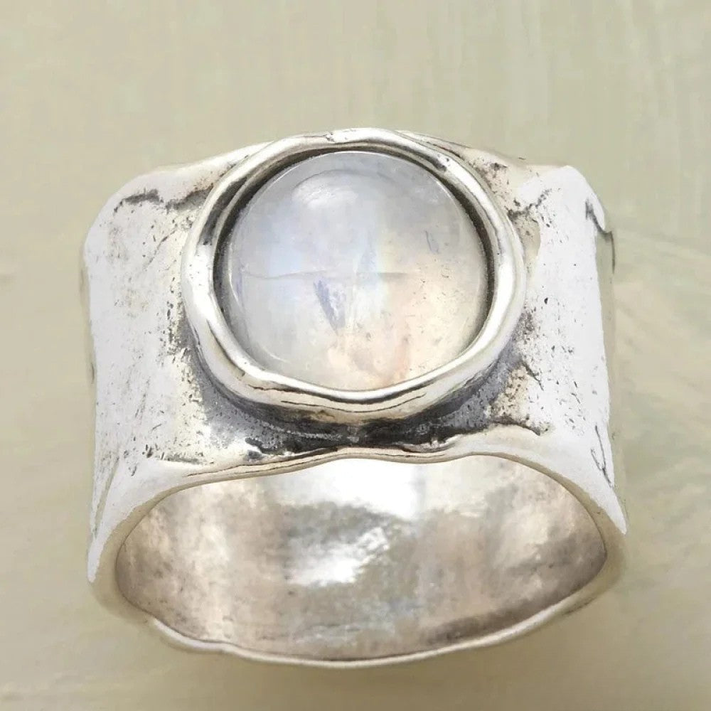 Antiker Ring mit Stein