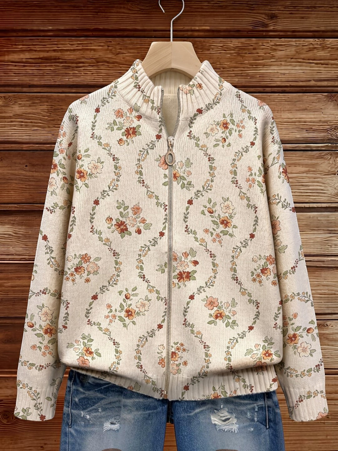 Soledad | Strickjacke mit zarten floralen Ranken