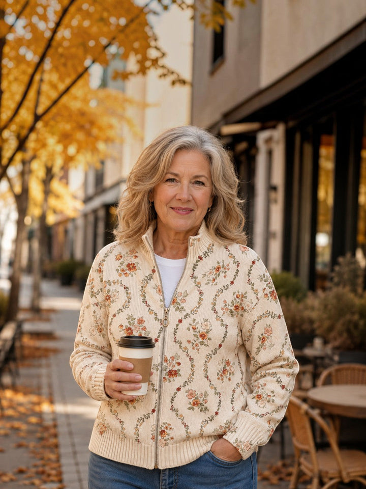 Soledad | Strickjacke mit zarten floralen Ranken